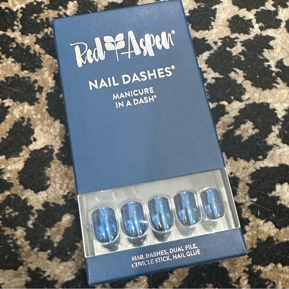 Red Aspen Blue Nail Dashes - blue chrome